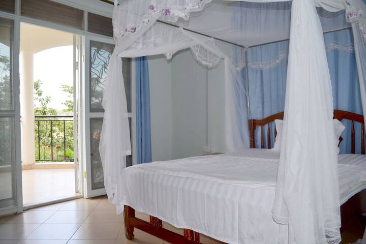 Room 14 of 37