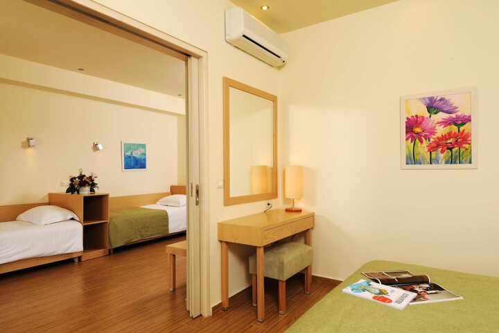 Room 44 of 108