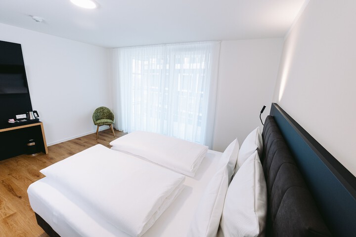 Room 10 of 28