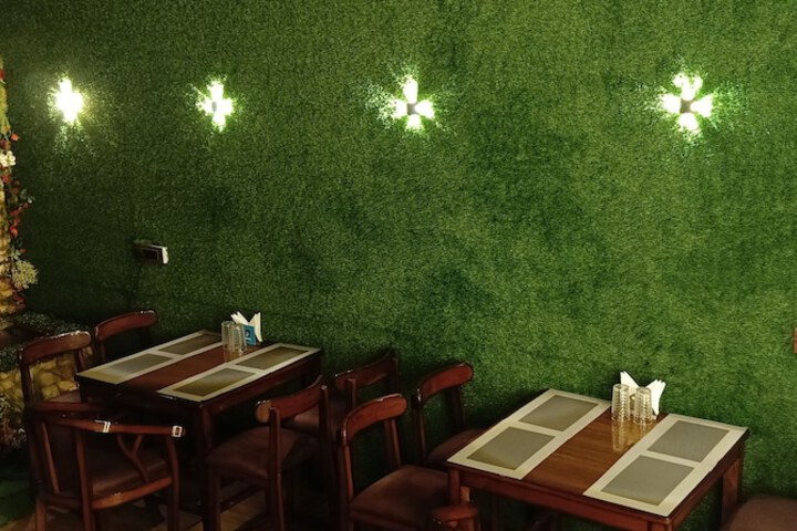 Dining 40 of 57