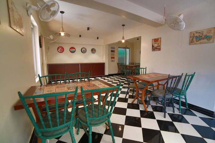 Dining 33 of 54