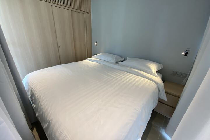 Room 3 of 20