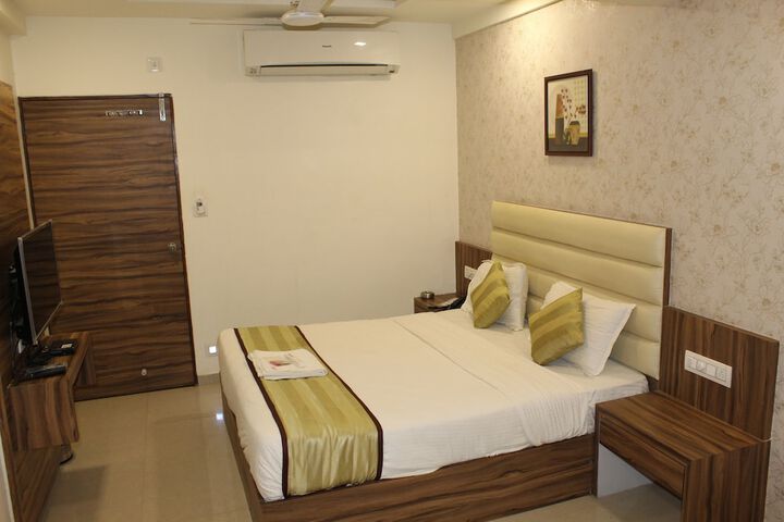 Room 13 of 21
