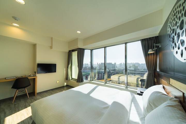 Room 13 of 42