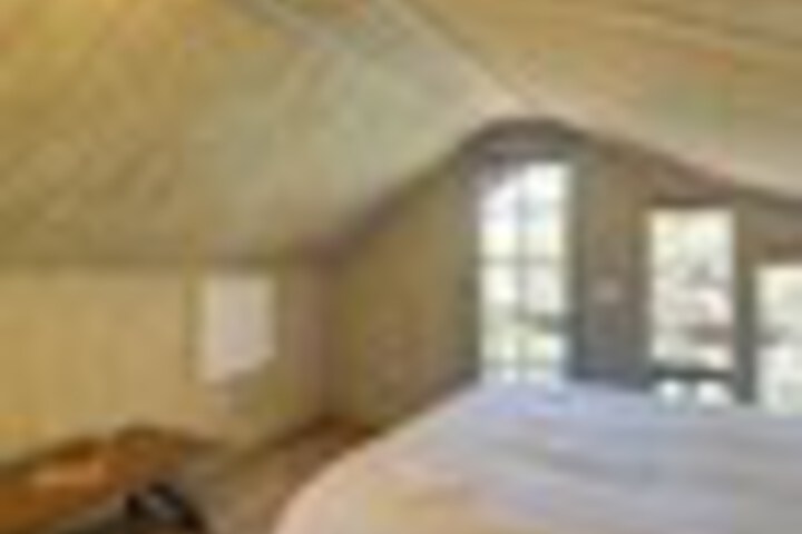 Room 14 of 93