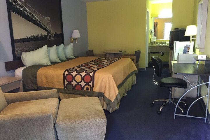 Room 15 of 33