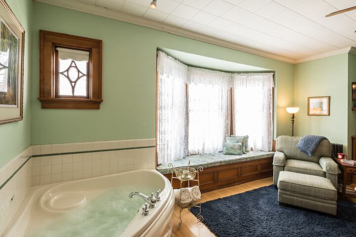 Hot Tub 24 of 53