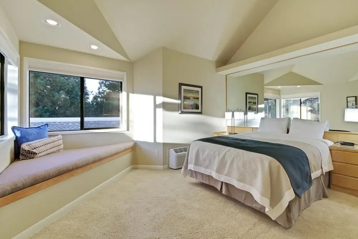 Room 4 of 13