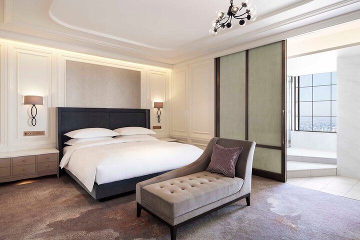 Room 17 of 183