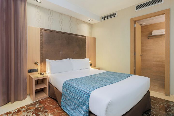 Room 10 of 68