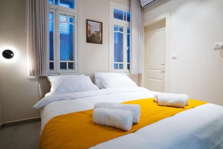 Room 10 of 74