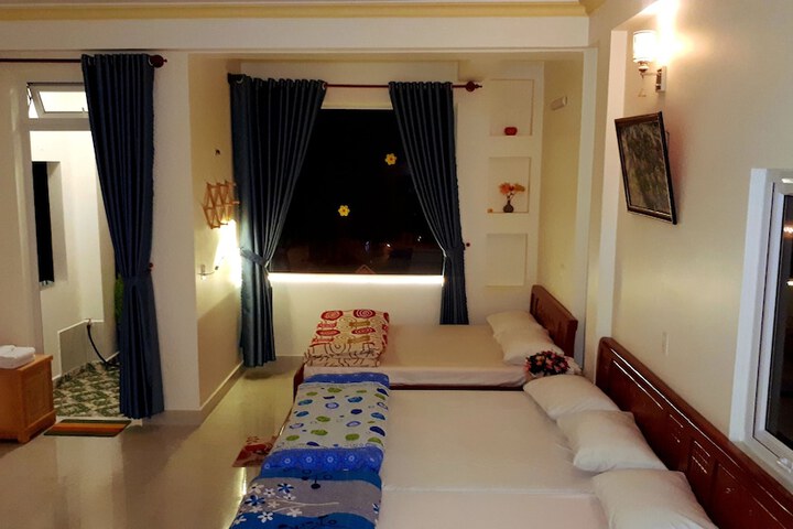 Room 10 of 25