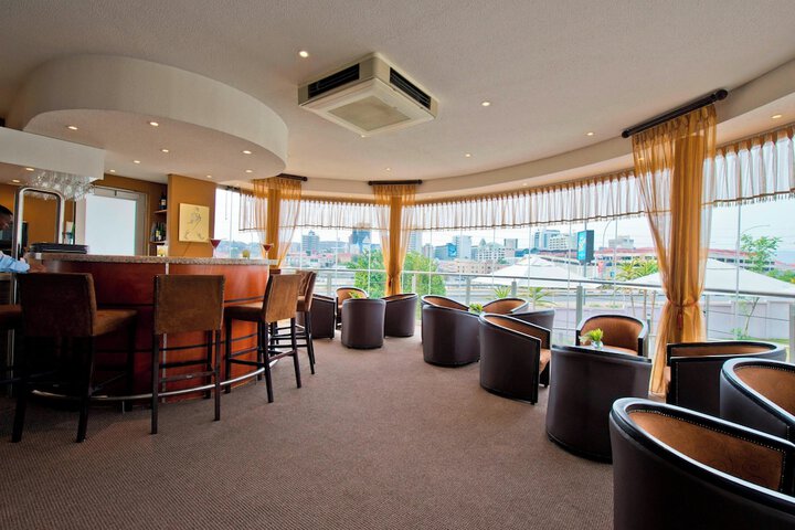 Lounge 17 of 20
