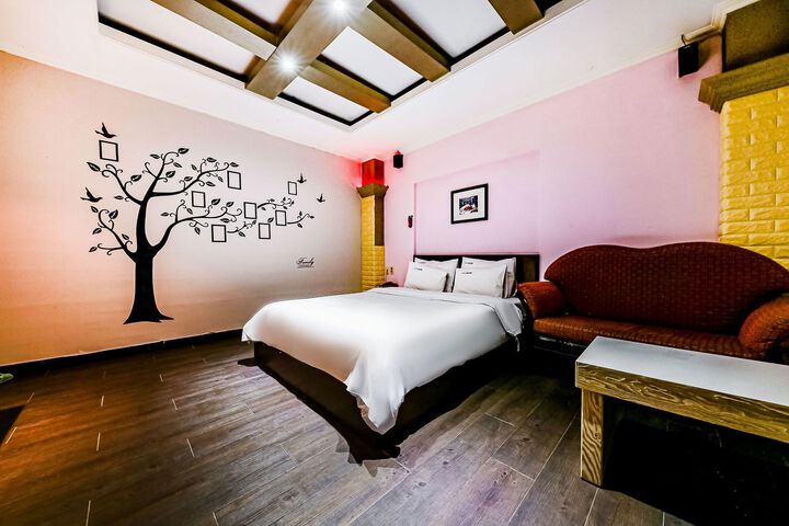 Room 16 of 26