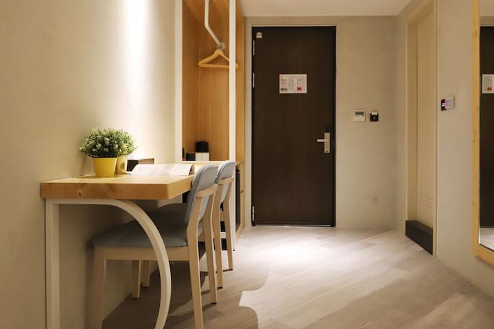 Room 8 of 135