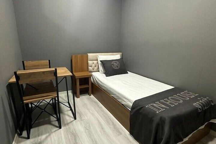 Room 8 of 18
