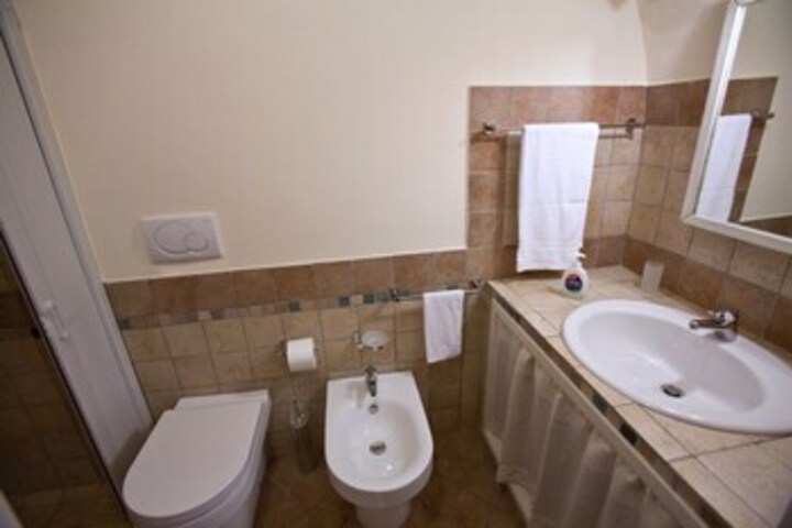 Room 3 of 20