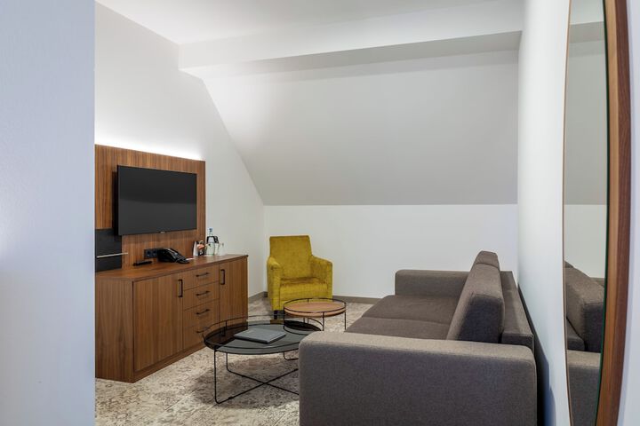 Room 27 of 135