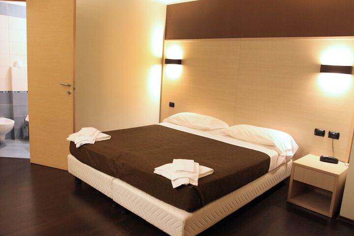 Room 10 of 65