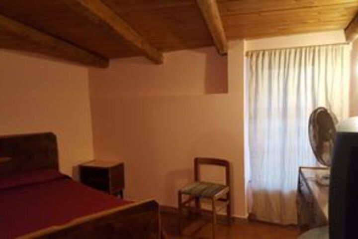 Room 5 of 16