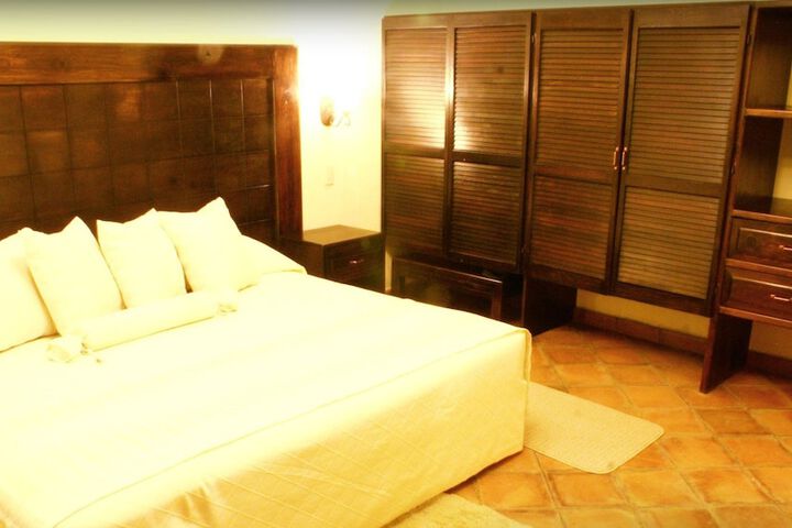 Room 8 of 68