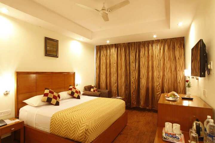 Room 8 of 30