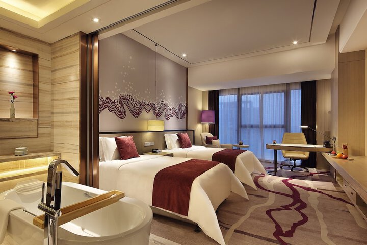 Room 3 of 107