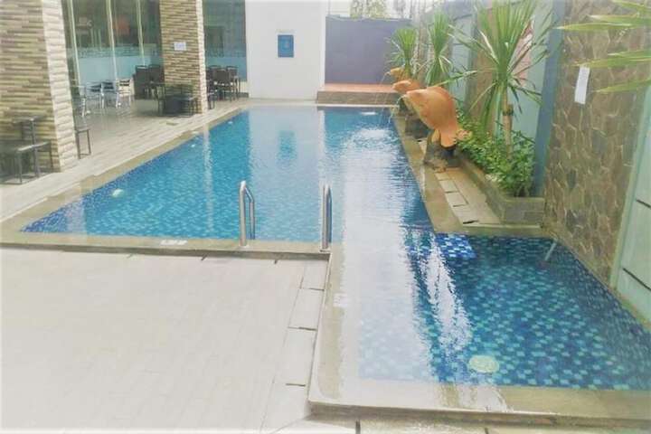 Pools & Facilities