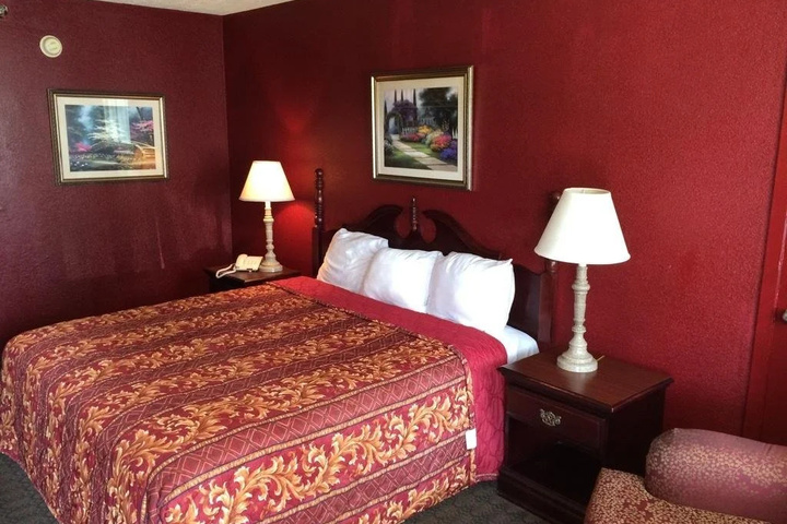 Room 5 of 10