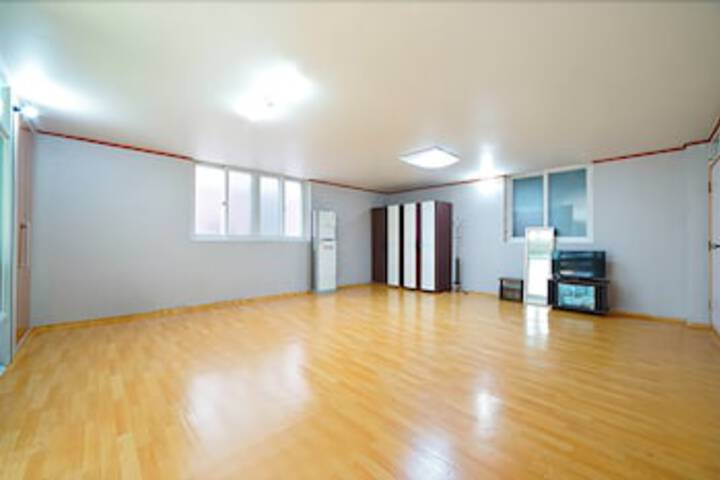 Room 16 of 35