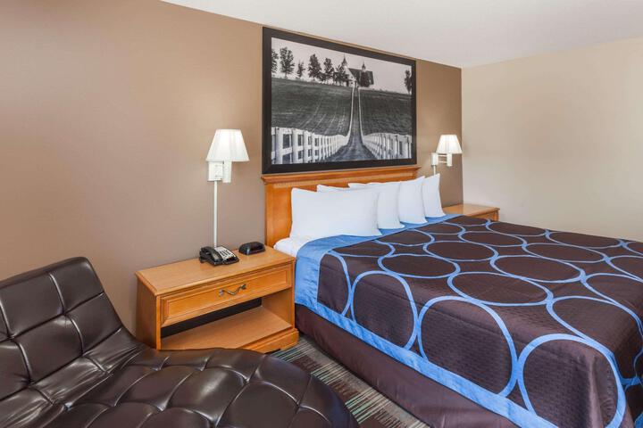 1 King Bed (2 of 3)