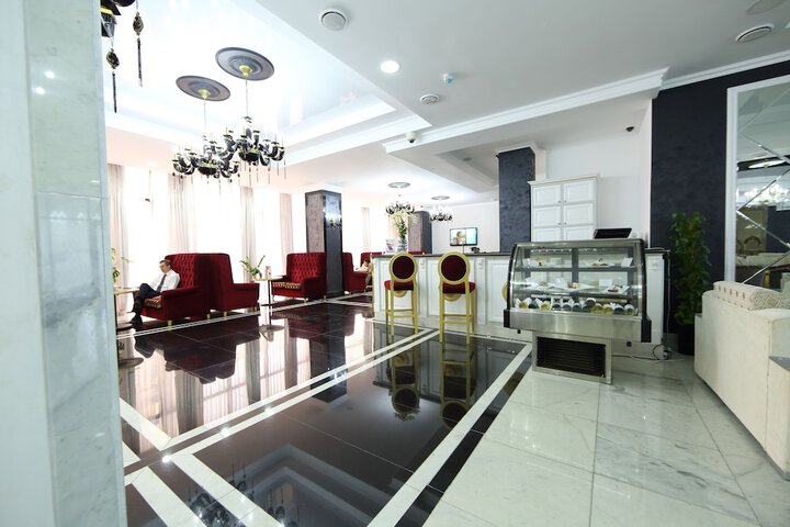 Lounge 107 of 116