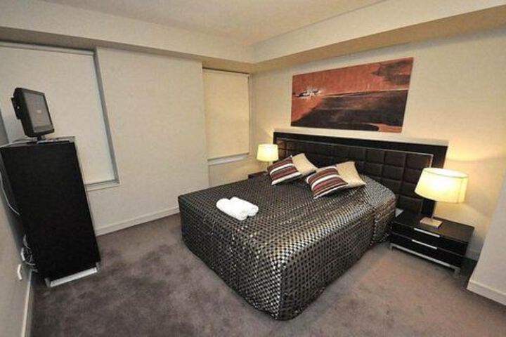 Room 6 of 30
