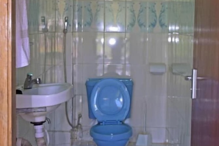 Room 8 of 66