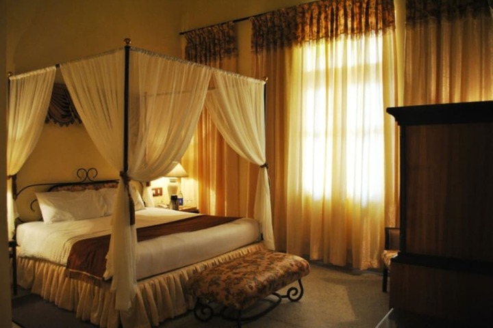 Room 11 of 42