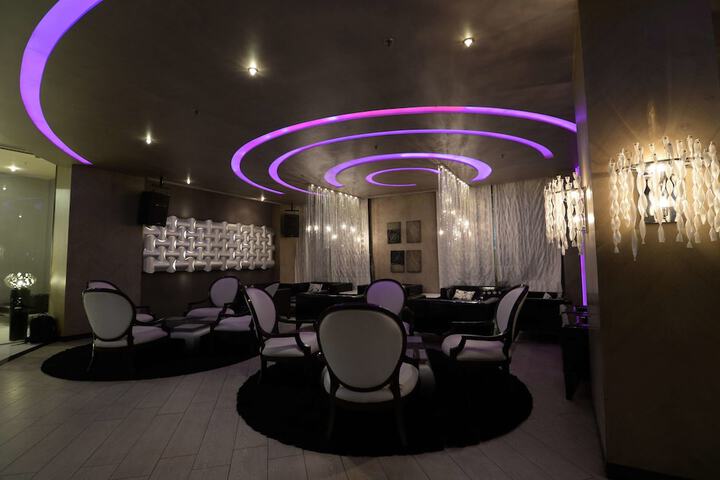 Lounge 95 of 133
