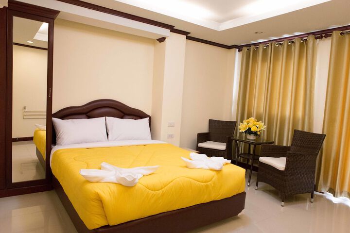 Room 4 of 37