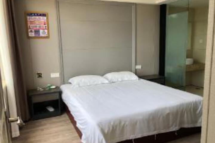 Room 15 of 16