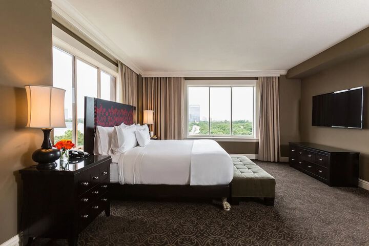Room 13 of 36