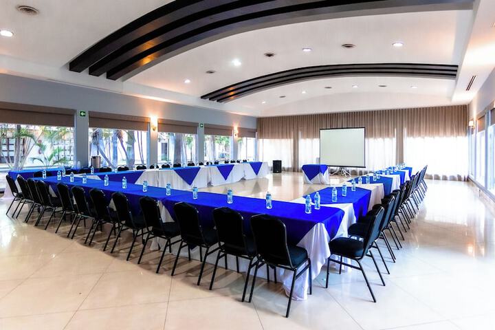 Ballroom/Hall 128 of 179