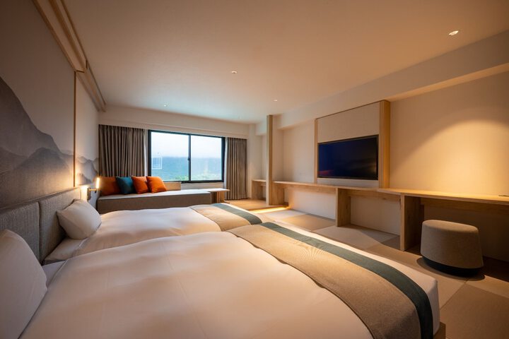 Room 33 of 200