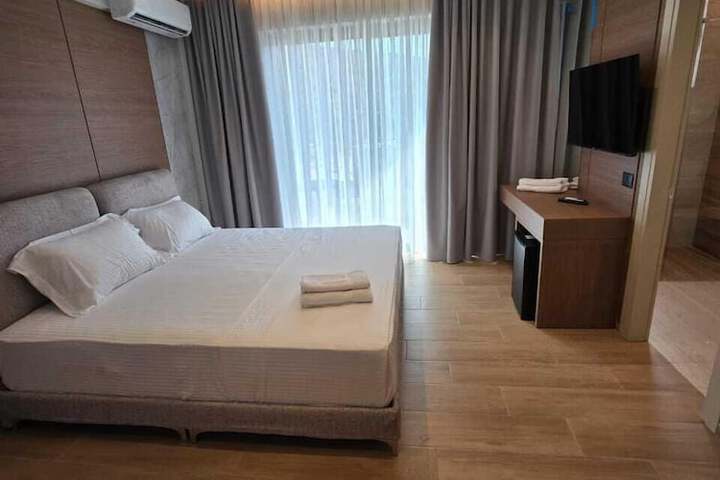 Room 34 of 77