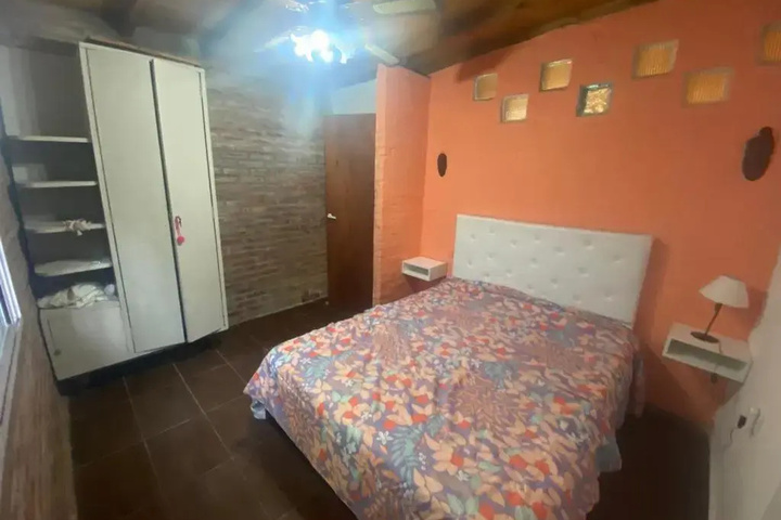 Room 5 of 12