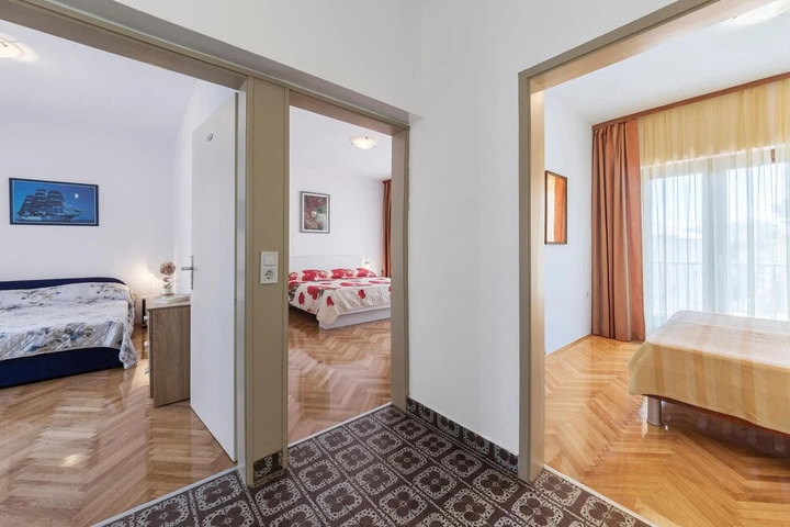 Room 4 of 22