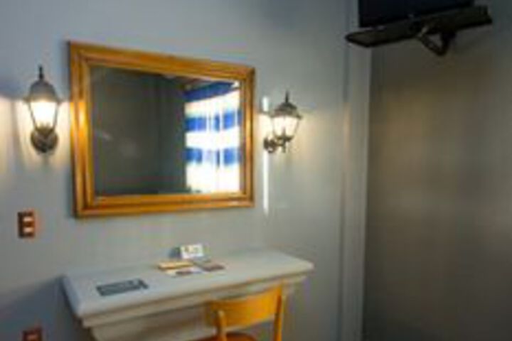 Room 14 of 32