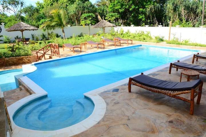 Pool 76 of 148