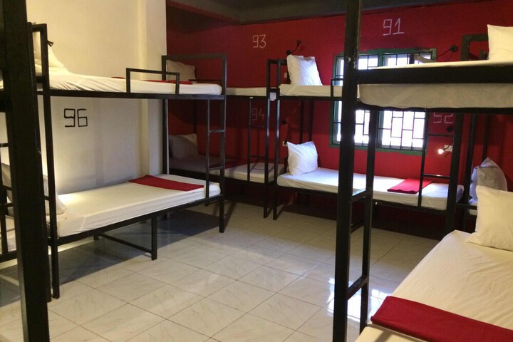 Room 18 of 155