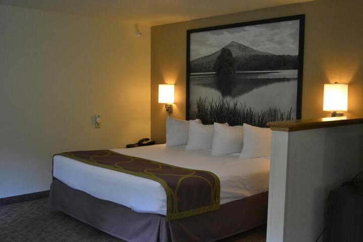 1 King Bed (4 of 21)