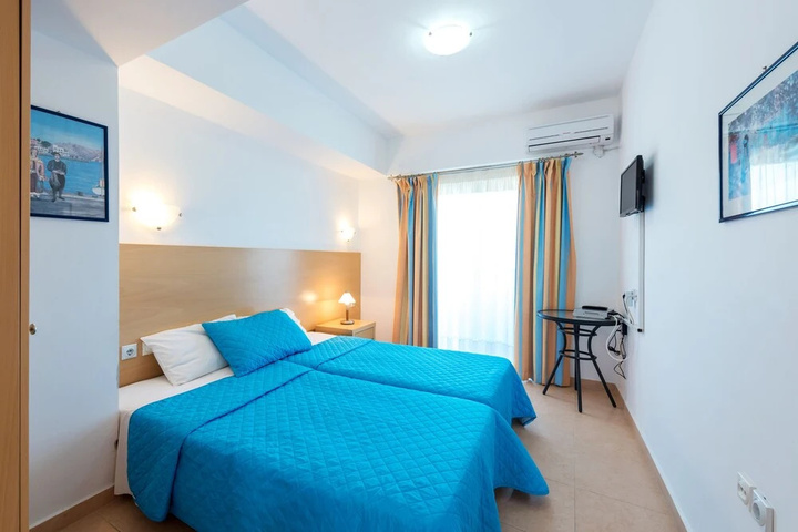 Room 4 of 15