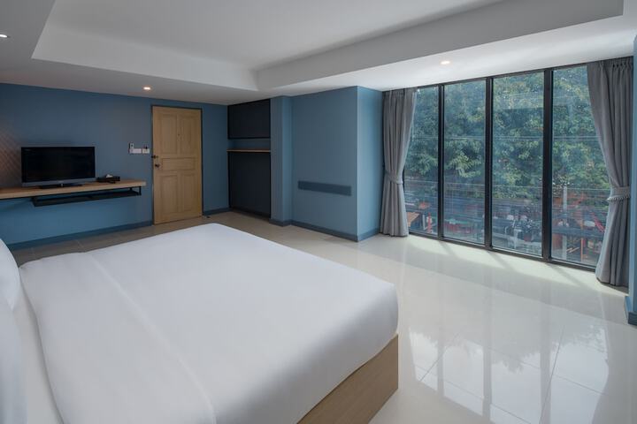 Room 7 of 28